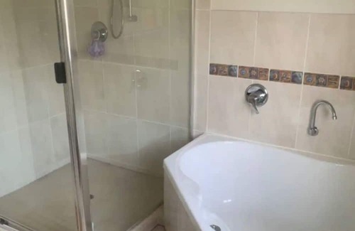 Cashmere House | Private Room in quiet Cashmere, Moreton Bay