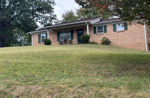 Danville House | Spacious Home in Blairmount 8Min from Downtown Danville