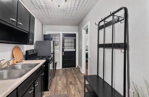 South Hyde Park Apartment | Charlotte's Escape 2BD/BT Fast Wi-Fi Easy Access