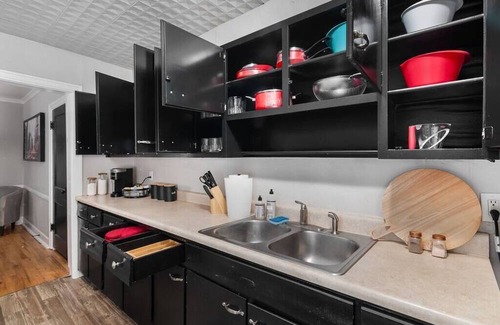 South Hyde Park Apartment | Charlotte's Escape 2BD/BT Fast Wi-Fi Easy Access