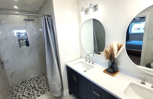 Port Alberni House | Newly Renovated Private 3 bedroom 2 bathroom guest suite