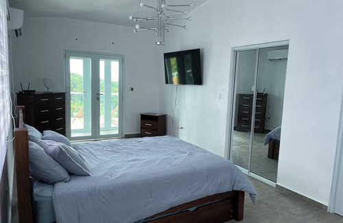 Florida House | Cozy 2-bedroom house in peaceful Vieques with AC, WiFi, pool and more