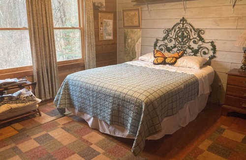 Paris Cabin | Your Own Nature Preserve
