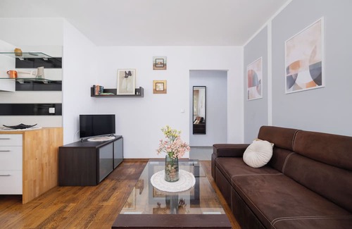 Chorzow Apartment | Działkowa Apartment Chorzów by Renters
