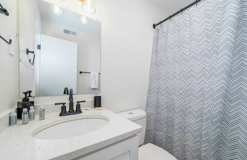 East Ocean View Apartment | Plankton Suite | Pet-friendly | Close to the Ocean