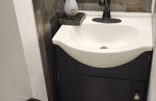 Lake Hopatcong House | Cozy 1-bedroom small house steps aways from restaurants and beautiful Lake view