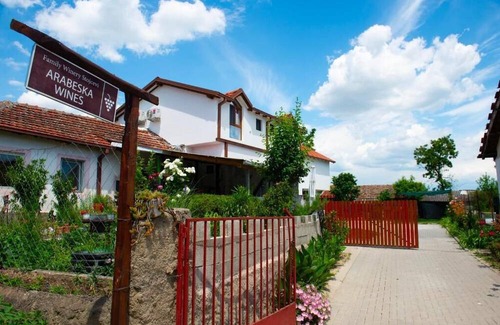 Vardar Region Apartment | Double Room with Private Bathroom - Arаbeska Family Winery & Apartments