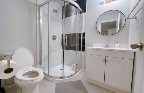 Oakridge House | 3 bedroom with ensuite bathroom close to skytrain