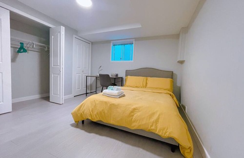 Oakridge House | 3 bedroom with ensuite bathroom close to skytrain