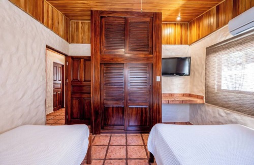 Matapalo House | Comfortable Vacation Home Steps from the Beach