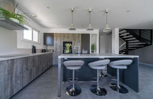 Brout-Vernet House | Large designer country house - free parking
