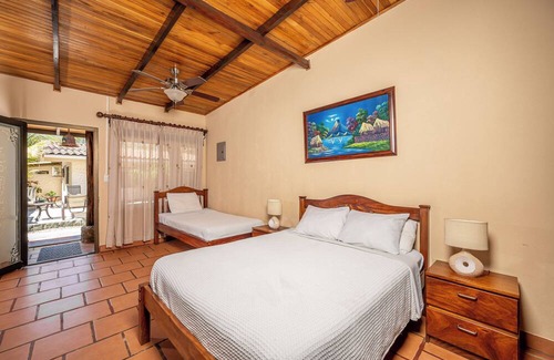 Matapalo Apartment | Cozy Seaside Studio: Perfect for Families