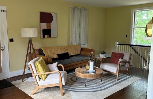 Martinsville Apartment | Cozy 1-bedroom apartment with shared driveway and one exit door. Pet on site.