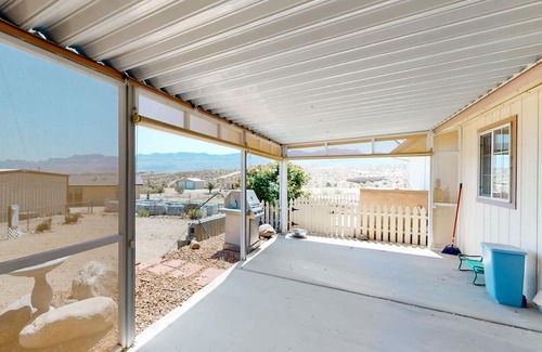 Meadview House | 3bd, dog-friendly home with central AC