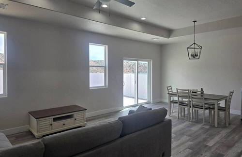 Elko House | Cozy 3-bedroom, 2bath, 2car garage house in Elko near Walmart