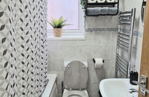 Cheetham Hill House | Double Bed Room in Manchester (2)