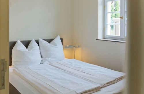 Neu Fahrland Apartment | Stilvolle Ferienwohnung im Landhaus am Jungfernsee mit Seezugang