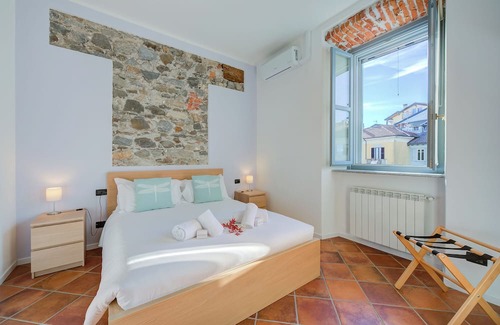 Arona Villa | La Voce Del Lago Pied Dans L' Eau