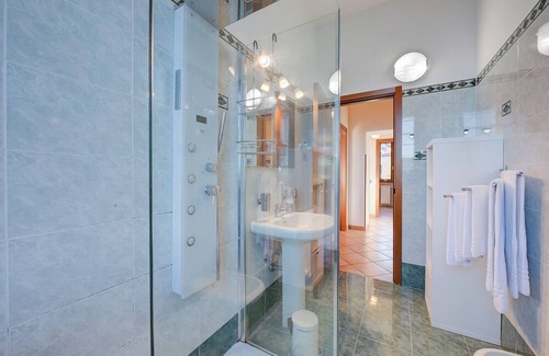 Arona Villa | Lago Magico Pied Dans L' Eau