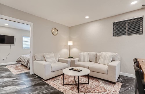 Aurora House | Chic, Modern and Cozy Basement with Garage