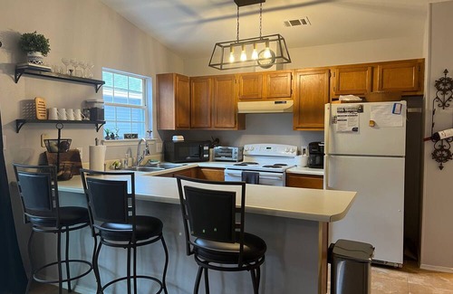 Northeast Pensacola House | Artsy 2bdr/2bath house close to I10. Pet friendly with fenced yard!