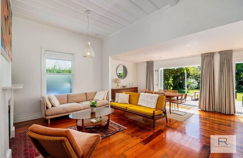 Auckland House | Delightful Garden Villa