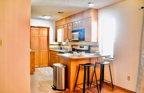 Fort Smith House | Two Living Rooms,Huge Backyard, Waterpark