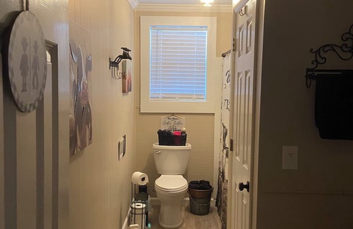 Enterprise Other | Cozy farmhouse near Fort Novosel sleeps 4, with full kitchen, laundry, & Wi-Fi
