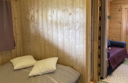 Saint-Pardoux House | Null 'Tiny House 3/4 Places' with Shared Pool, Wi-Fi and Air Conditioning