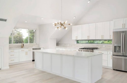East Moriches House | Impeccably renovated 5 Bedroom on the water