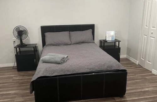 Embassy Hills Apartment | Beautiful studio in family home.free wifi