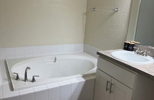 New Tampa Apartment | Spacious 2br , 2bath in the New Tampa area