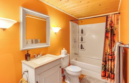 Water Valley House | Cozy Water Valley Home w/ Yard & Fire Pit!
