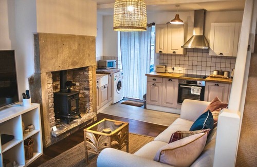 Mirfield Cottage | Spa Garden Cottage - Hopton Hall