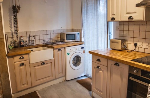 Mirfield Cottage | Spa Garden Cottage - Hopton Hall