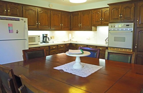 Sugarcreek House | Country Acres Retreat 3 br. country home with large backyard.