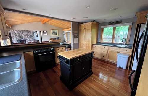 The Archipelago Cottage | Beautiful lakefront Georgian Bay Cottage in Pointe Au Baril, Family friendly