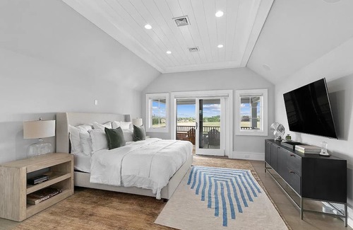 Wainscott House | South of the Highway Wainscott - Modern FarmHouse...Walk to the Beach