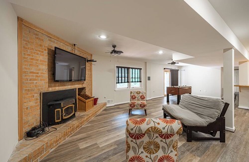 Fort Washington House | Gorgeous LUX 4 Bedrooms with 6 Beds Home RARE
