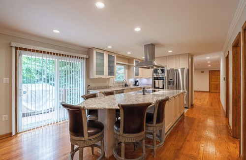 Fort Washington House | Gorgeous LUX 4 Bedrooms with 6 Beds Home RARE