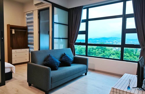 Downtown Kota Kinabalu House | MR Homestay-Jesselton Quay with Mountain View, City View & Sea View