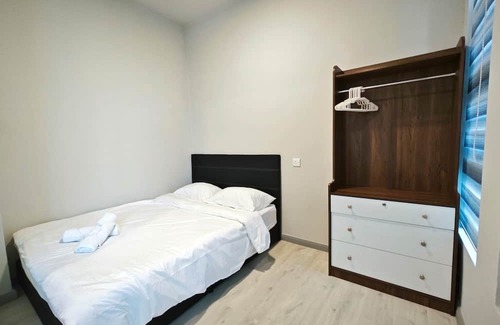 Downtown Kota Kinabalu House | MR Homestay-Jesselton Quay with Mountain View, City View & Sea View
