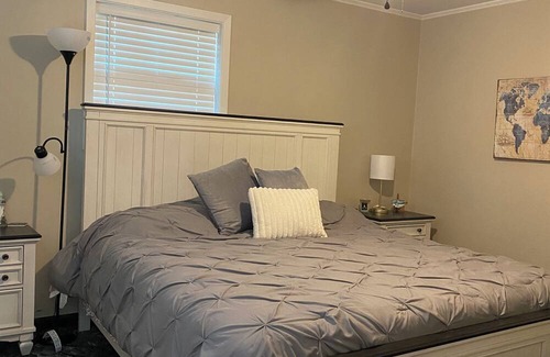 New Iberia Villa | Spacious one level brick home. Only minutes to Historical downtown New Iberia.