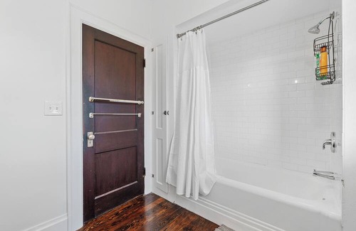 Franklin Park House | Urban Elegance Getaway – Historic 4 BDR in Trendy & Walkable Franklin Park!