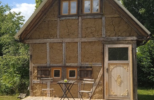 Kletzin Cabin | Tiny-house aus Holz und Lehm mit Eigenem Gartenbereich