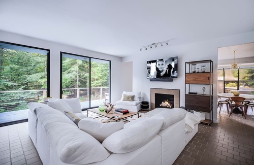 East Hampton North House | Pristine & Private East Hampton Bungalow