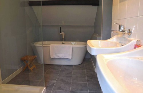Patrixbourne House | Pass the Keys | ★Walnut Tree Cottage★ Huge garden near Canterbury