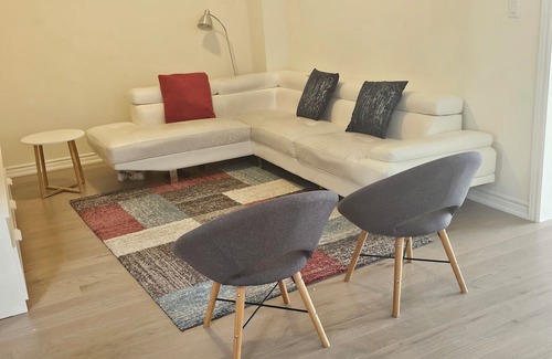 York Regional Municipality House | Cozy room with great amenities