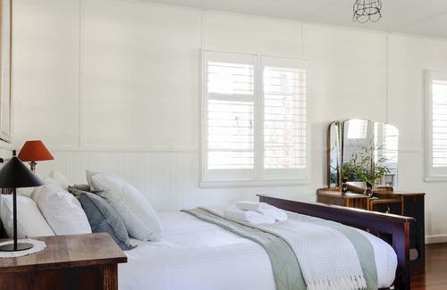 Rosa Brook Cottage | Charmingly restored, stylish traditional farm cottage set in beautiful gardens