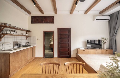 Old Quarter Apartment | FULL HOUSE Villa with BIG JACUZZI
